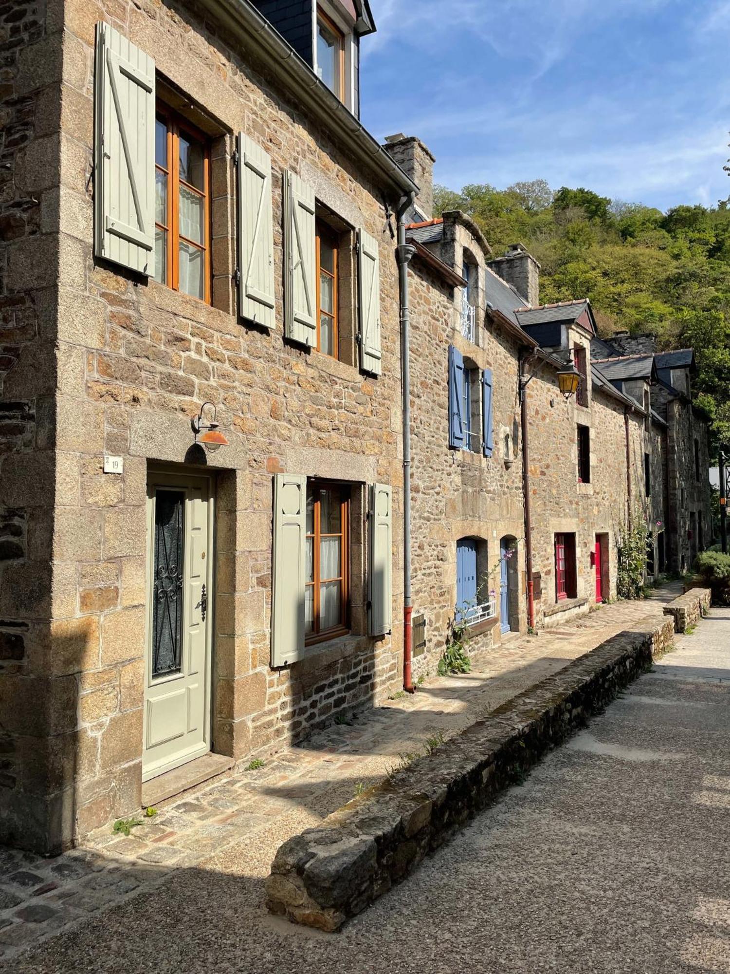 Impasse Des Mysteres - La Maison Des Sorciers Lehon/Dinan Dış mekan fotoğraf