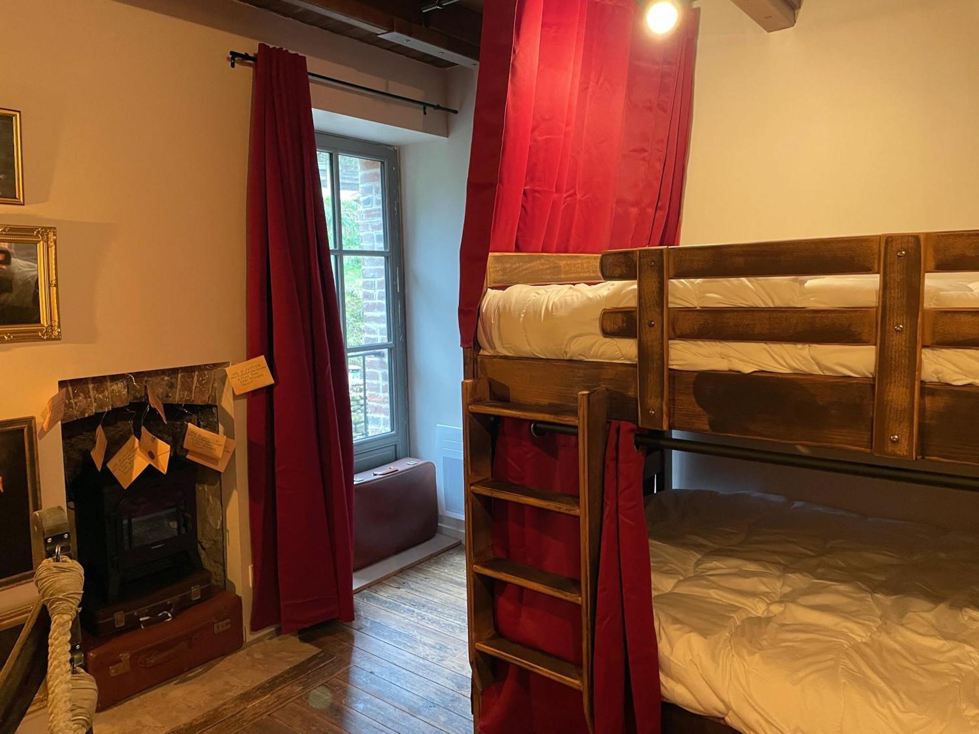 Impasse Des Mysteres - La Maison Des Sorciers Lehon/Dinan Dış mekan fotoğraf