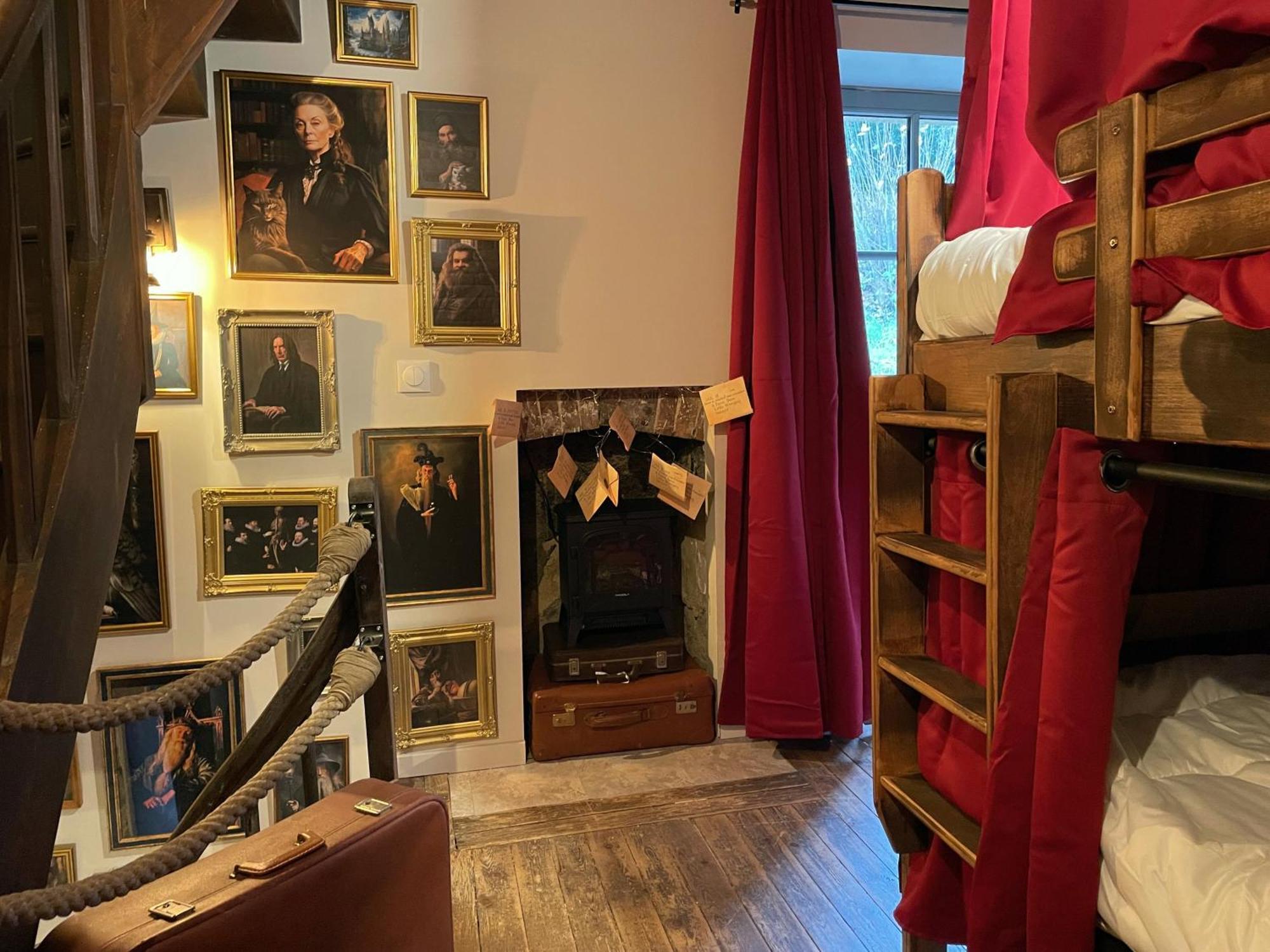Impasse Des Mysteres - La Maison Des Sorciers Lehon/Dinan Dış mekan fotoğraf